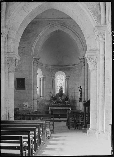 Intérieur : la nef vers le choeur