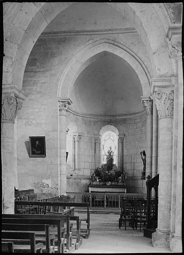 Intérieur : chapelle absidiale de gauche