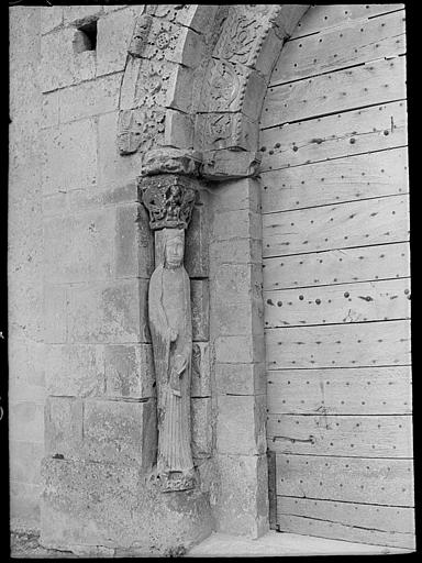 Portail ouest : statue-colonne du piédroit