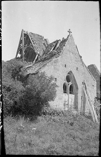 Façade sud en ruines : fenêtre