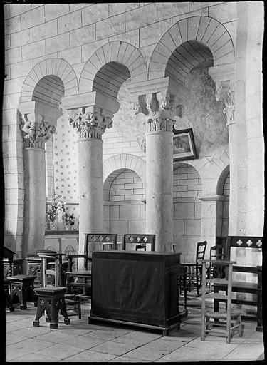 Intérieur : arcature du choeur, côté sud, chapiteaux