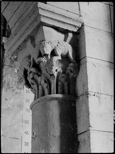 Intérieur : chapiteau d'une colonne du choeur, animaux