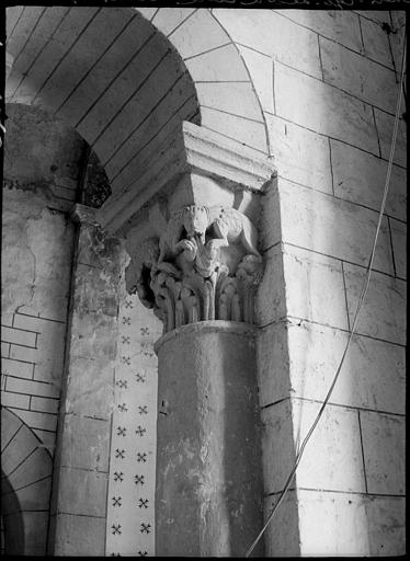 Intérieur : chapiteau d'une colonne du choeur, animaux