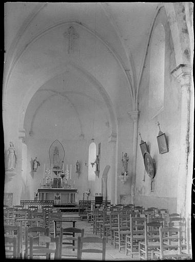 Intérieur : la nef vers le choeur