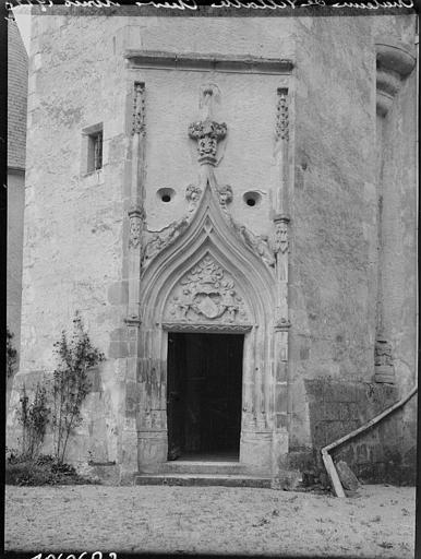 Porte d'entrée : gable en accolade