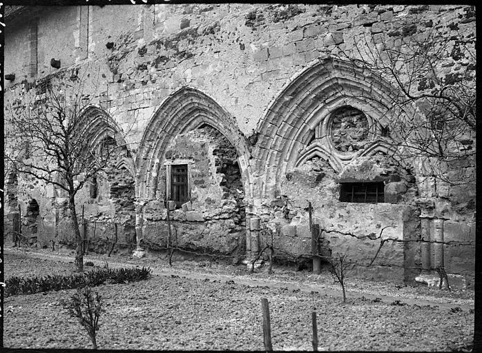 Salle capitulaire : baies murées