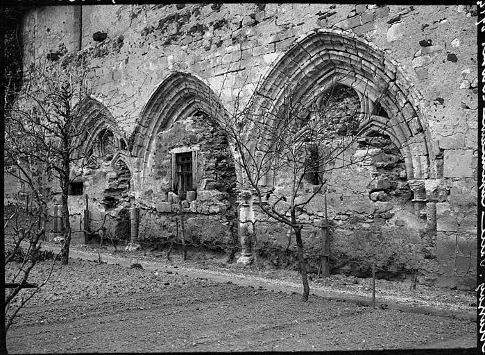 Salle capitulaire : baies murées