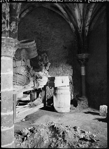 Salle capitulaire : intérieur, cordages