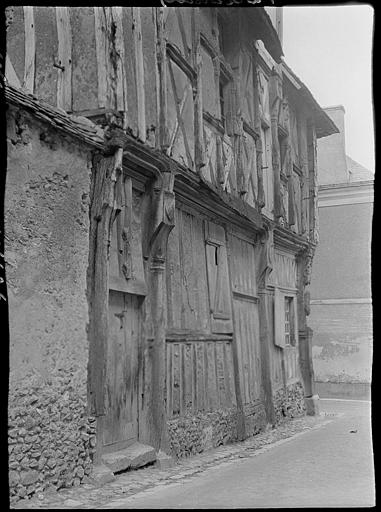 Façade à pans de bois, sur rue