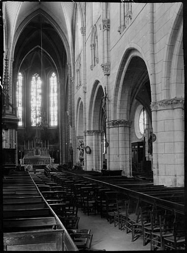 Intérieur : la nef vers le choeur