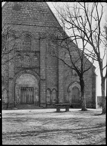 Façade ouest : portail