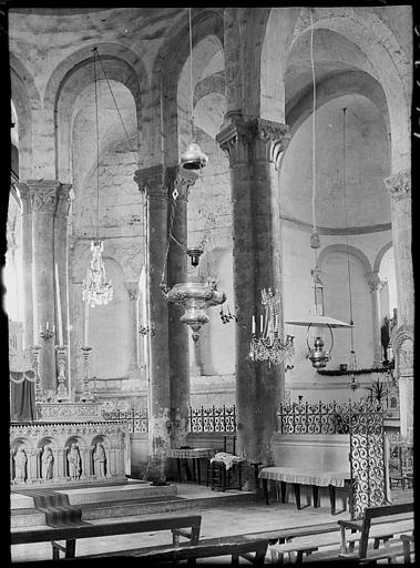 Intérieur : déambulatoire, chapelle