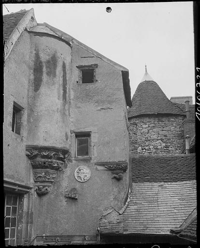 Encorbellement en angle sur maison ancienne