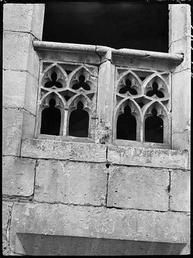 Escalier du donjon : fenêtre géminée