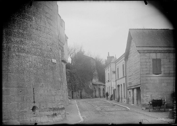 Façade sur rue, côté droit, maisons