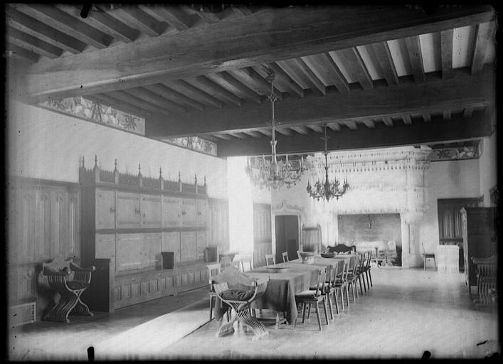 Intérieur : nouvelle salle à manger, salle des gardes