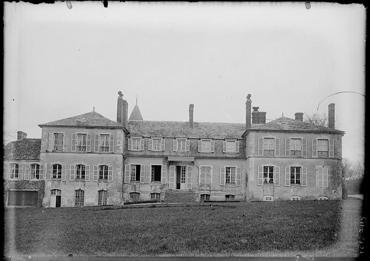 Vue d'ensemble sur cour