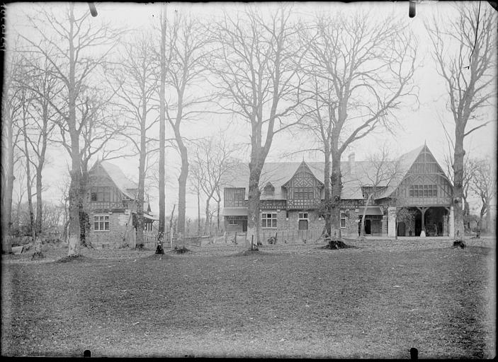 Communs du château et pavillon