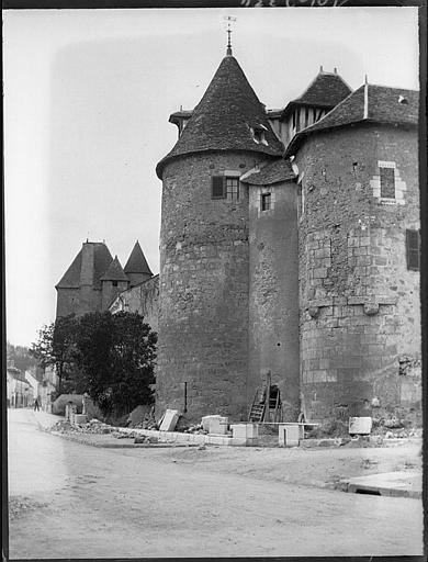 Enceinte fortifiée : anciennes tours