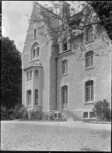 Façade sur parc, détail, escalier