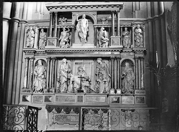 Intérieur : retable, Mise au tombeau, dans la chapelle du Rosaire