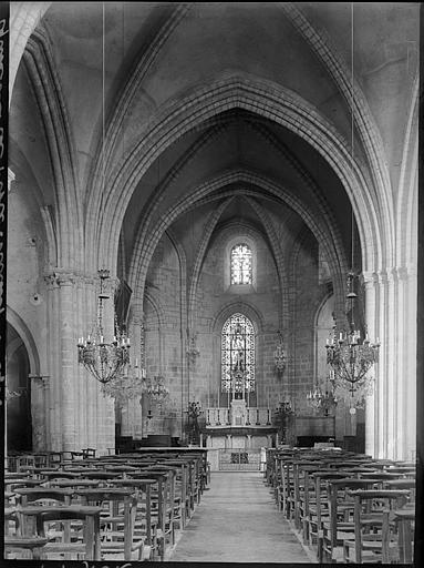 Intérieur : la nef vers le choeur