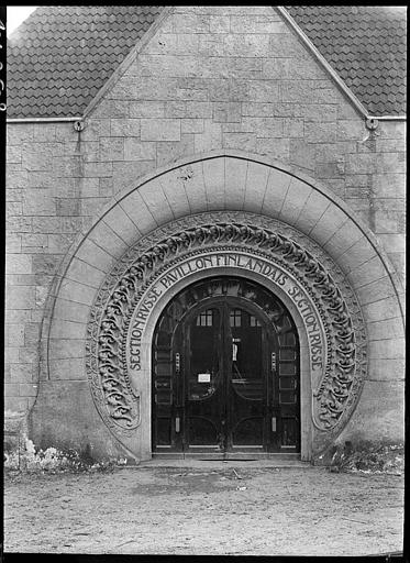 Porte : 'section russe, pavillon finlandais'