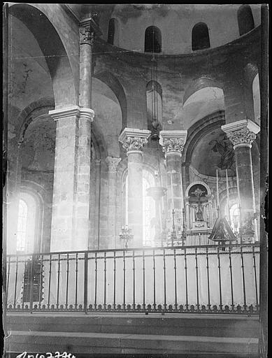 Intérieur : le choeur, grille de cloture