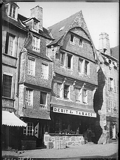 Façade sur rue : enseigne Débit de tabacs