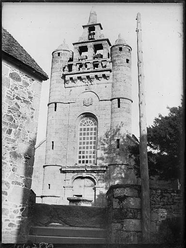 Clocher-pignon dans le Trégor