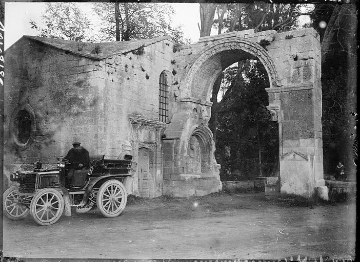 Chapelle Sainte Accurse, Arc de Saint-Césaire