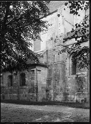 Façade latérale, contreforts