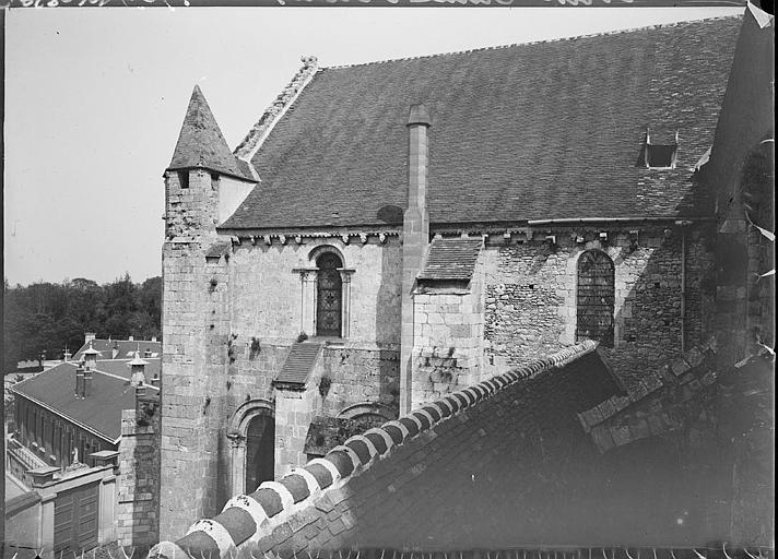 Façade latérale, partie supérieure