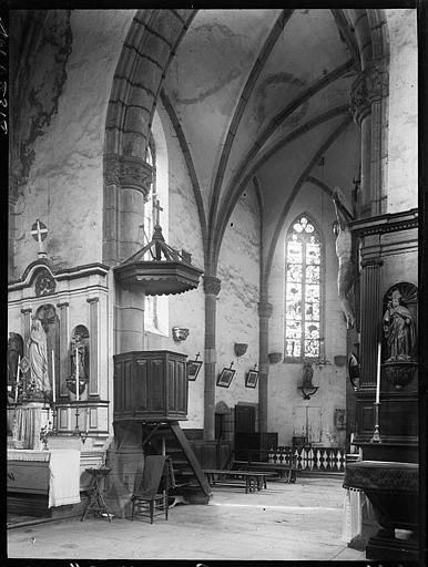 Intérieur : le choeur et la chaire