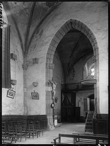 Intérieur : arcade de la nef