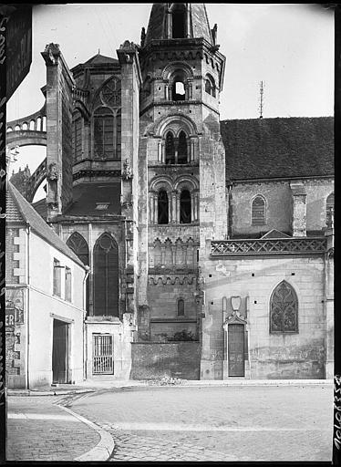 Clocher et façade latérale