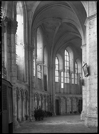 Eglise, intérieur : déambulatoire