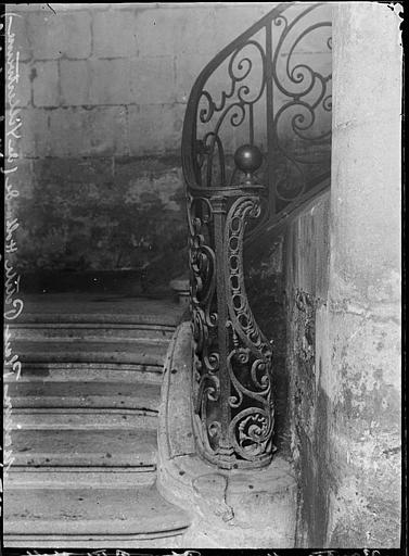 Départ de rampe d'escalier en fer forgé