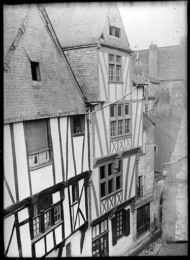 Façades à pans de bois sur rue