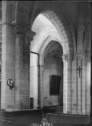 Intérieur : arcade de la nef