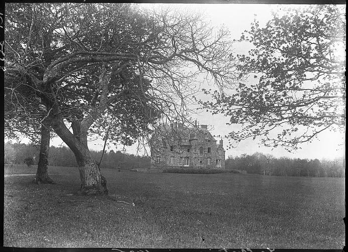 Ensemble sur parc, vue éloignée