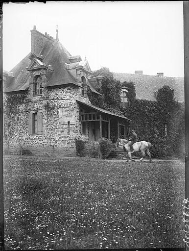 Cavalier devant l'auvent