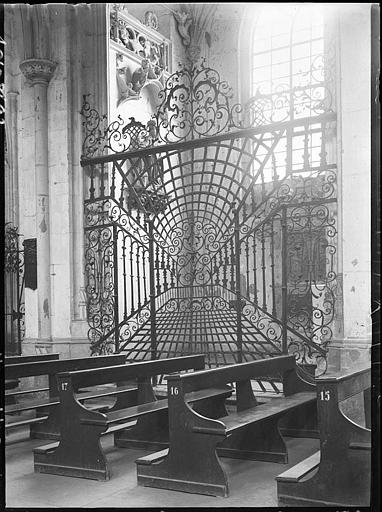 Chapelle : grille en fer forgé