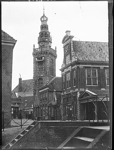 Tour et maisons anciennes