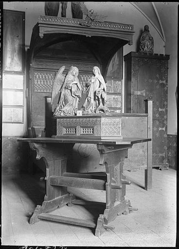 Table du XVe, statues