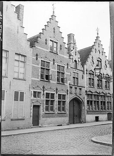 Maisons à pignons sur rue