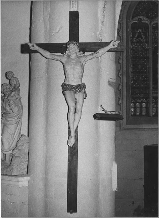 Statue (crucifix) : Christ en croix