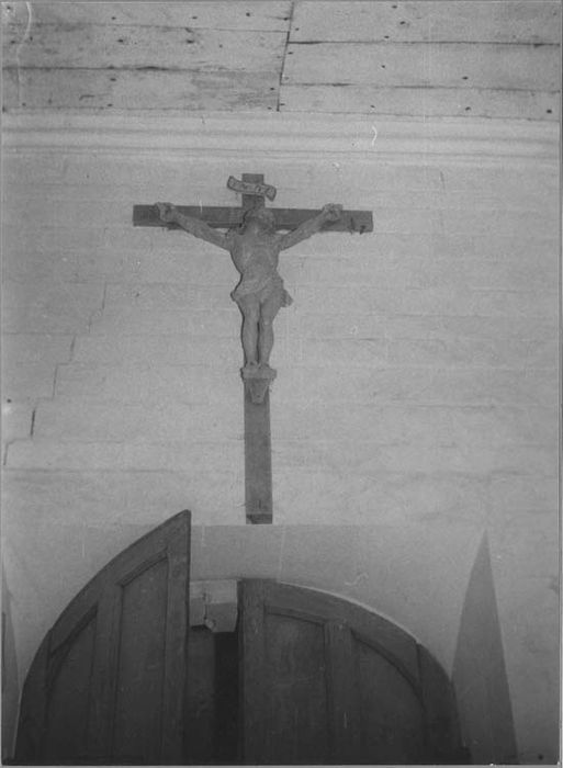 Statue : Christ en croix