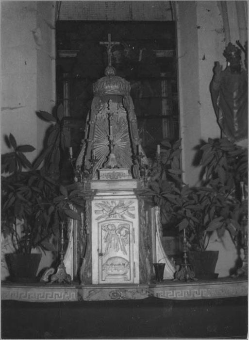 Maître-autel, tabernacle et exposition