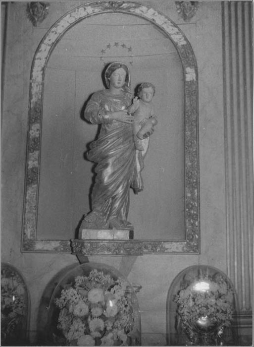 Statue : Vierge à l'Enfant